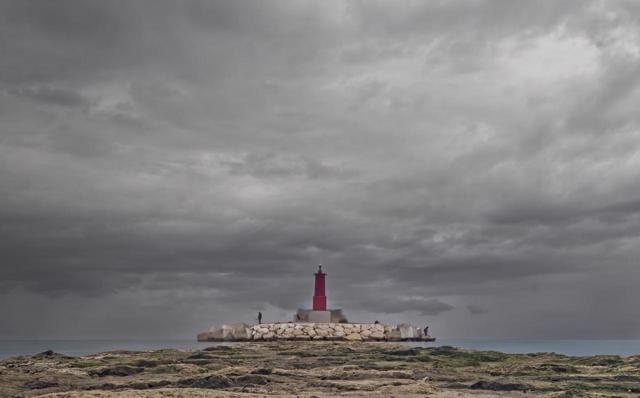 Faro bajo cielo.jpg